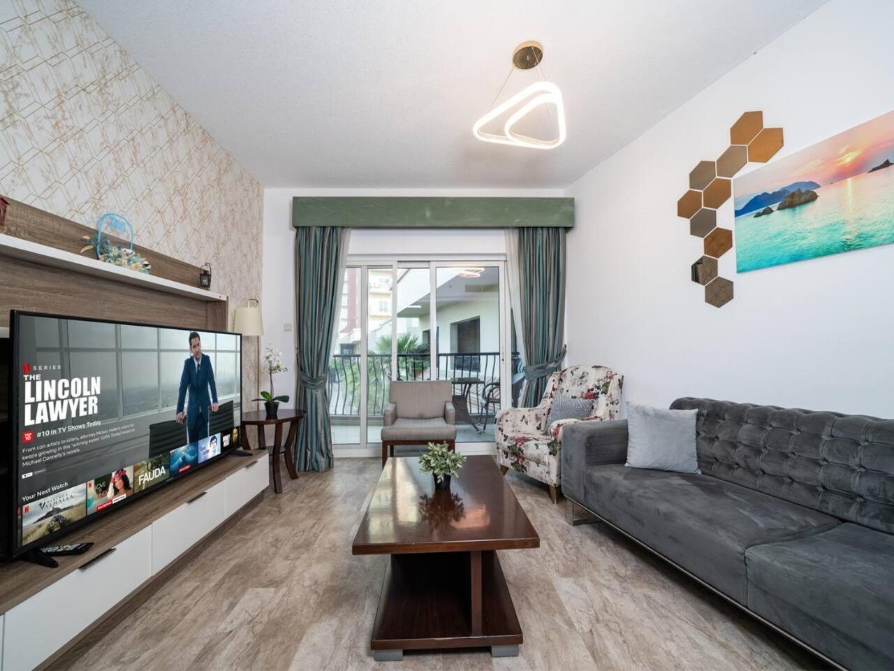Chic And Spacious 1-bedroom In Prime Location In Jvt Apartment Dubai