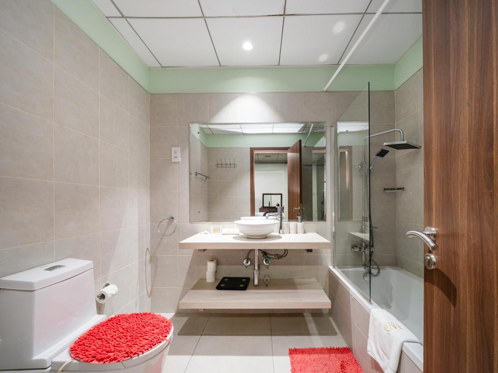 Appartement Chic And Spacious 1-bedroom In Prime Location In Jvt *