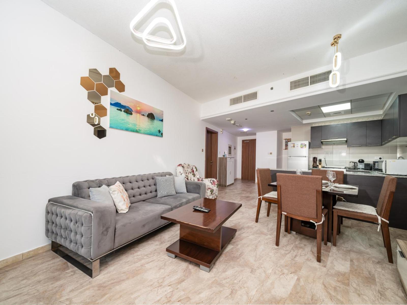 Chic And Spacious 1-bedroom In Prime Location In Jvt * Dubai