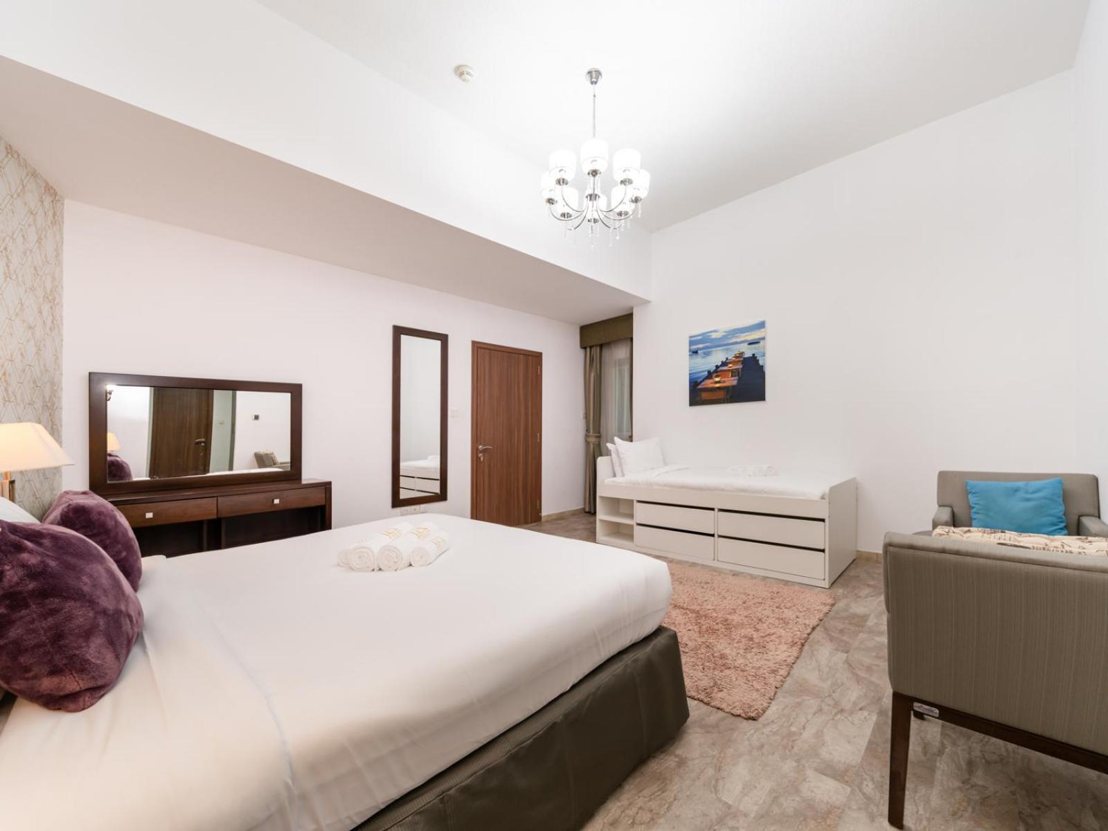Appartement Chic And Spacious 1-bedroom In Prime Location In Jvt Dubai