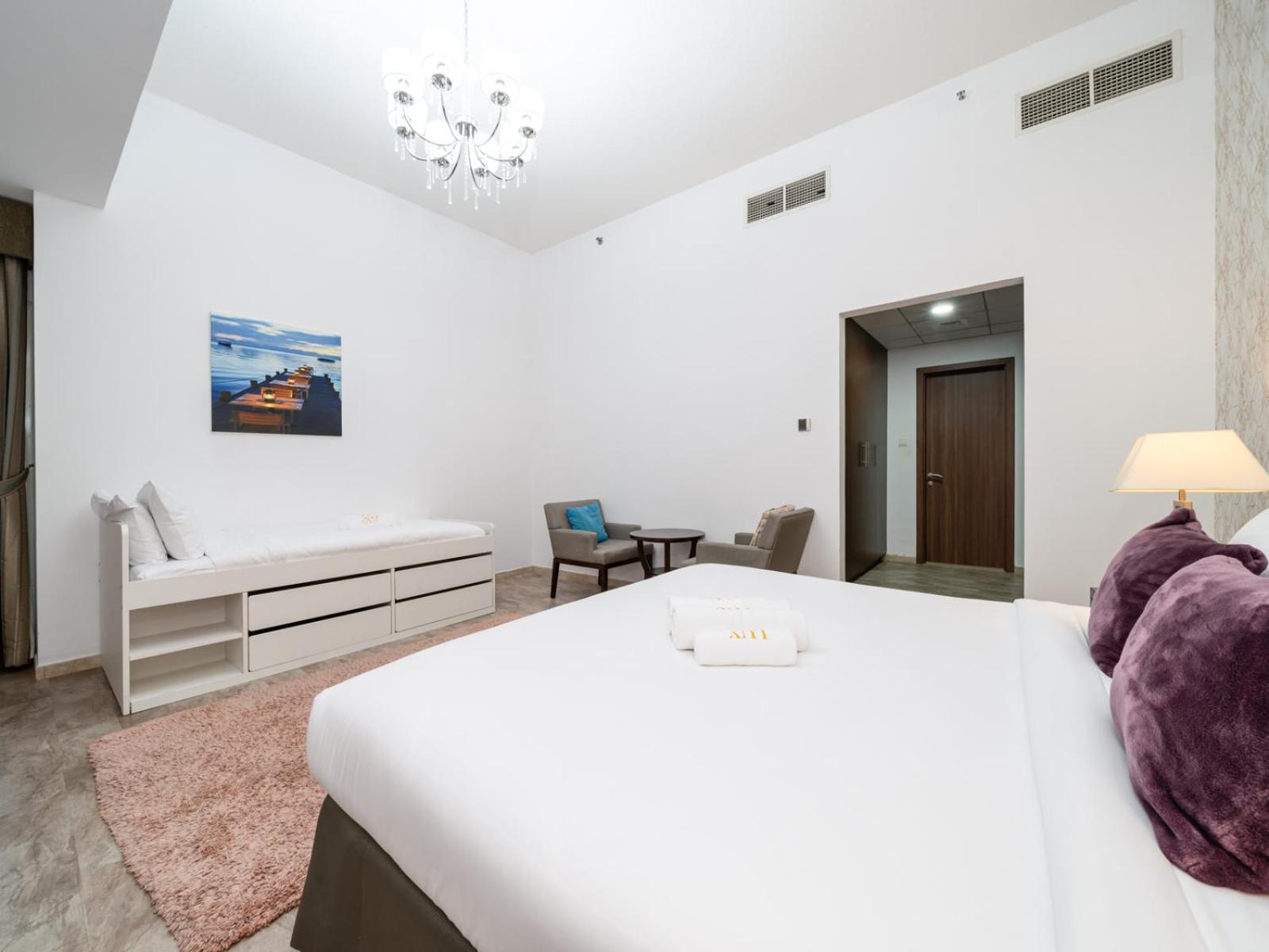 Chic And Spacious 1-bedroom In Prime Location In Jvt Appartement *
