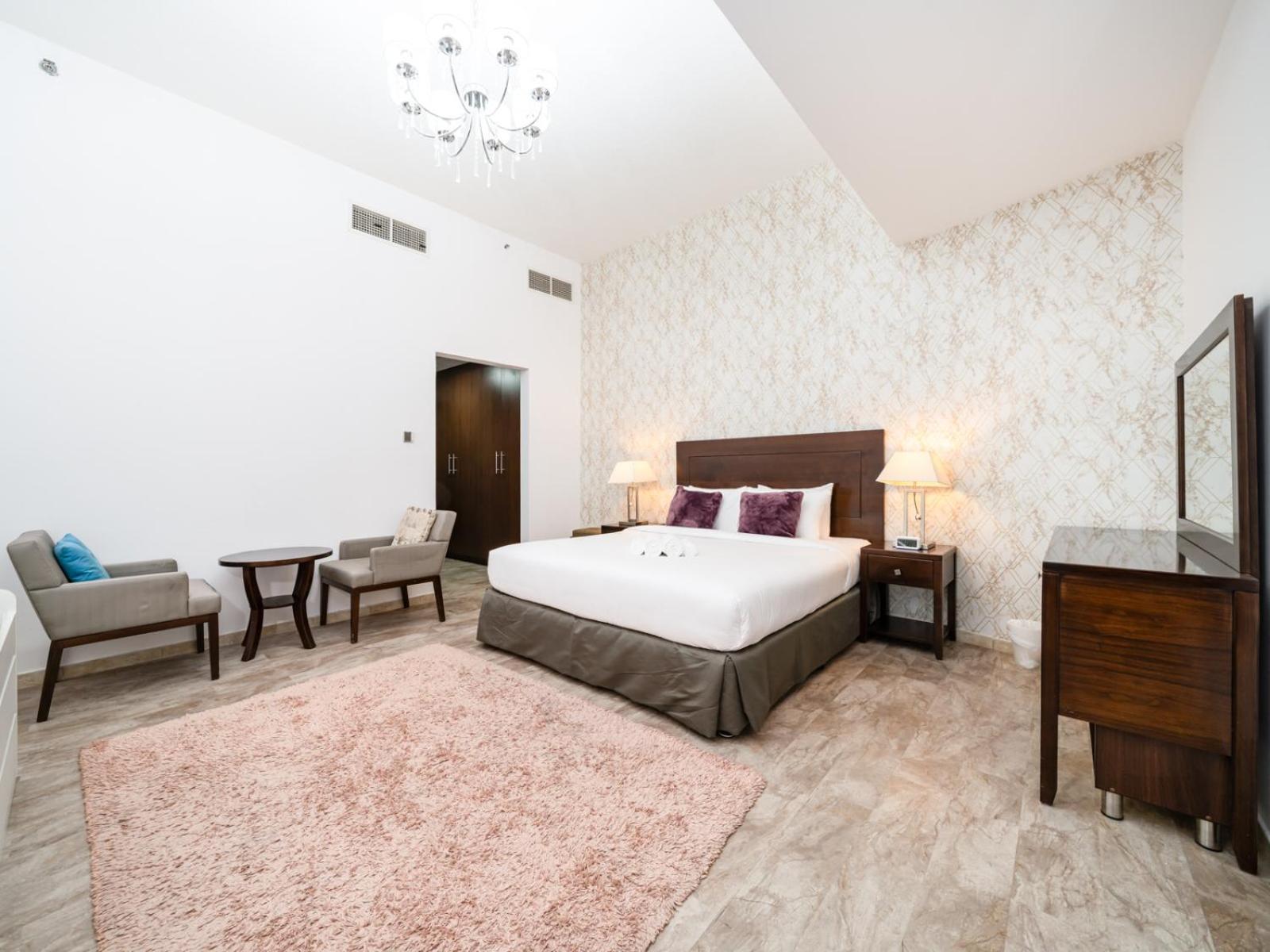 Chic And Spacious 1-bedroom In Prime Location In Jvt *
